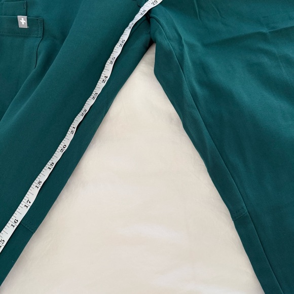 FIGS Deep Green Scrub Set - Picture 12 of 13